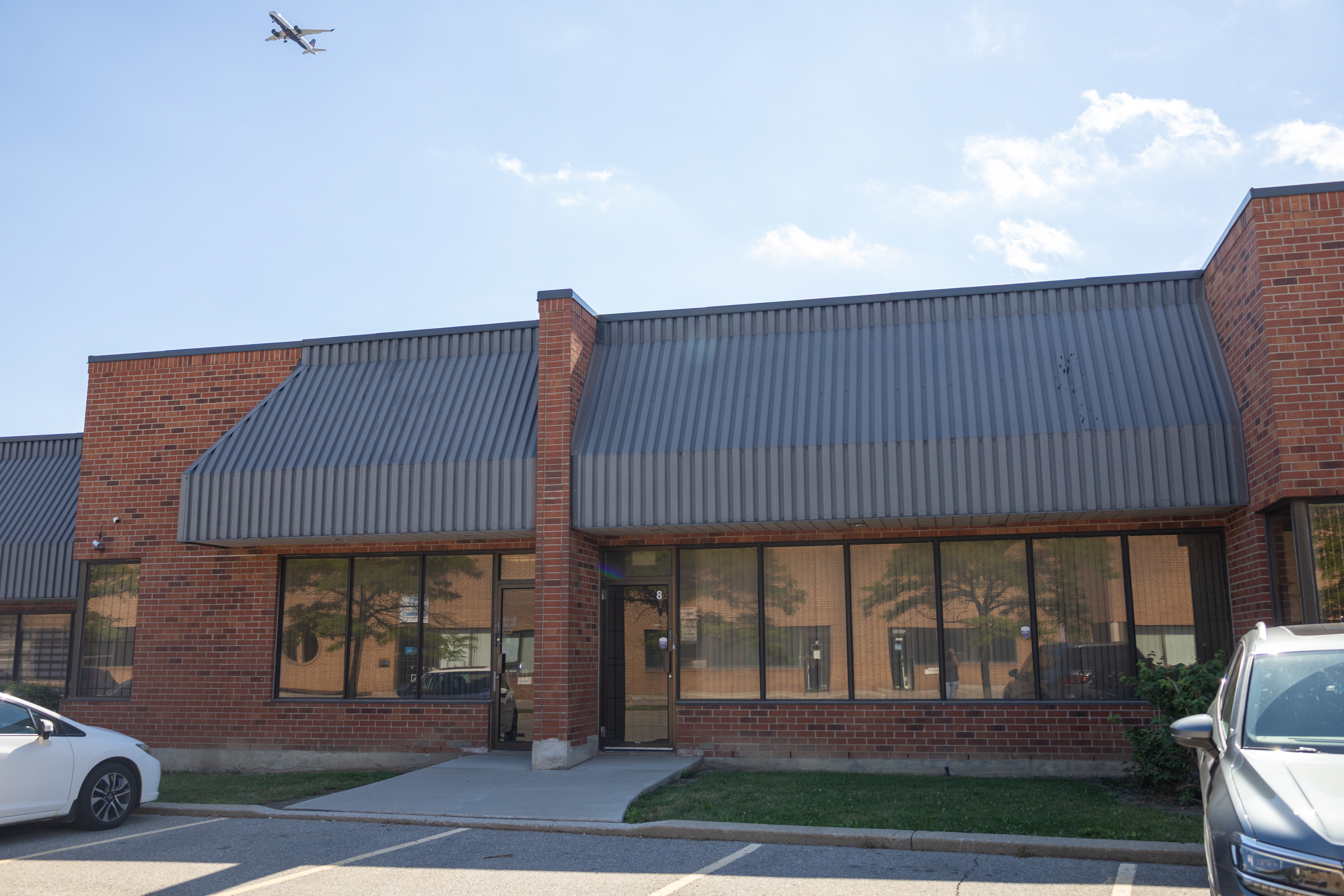 Exterior view of 215 Traders