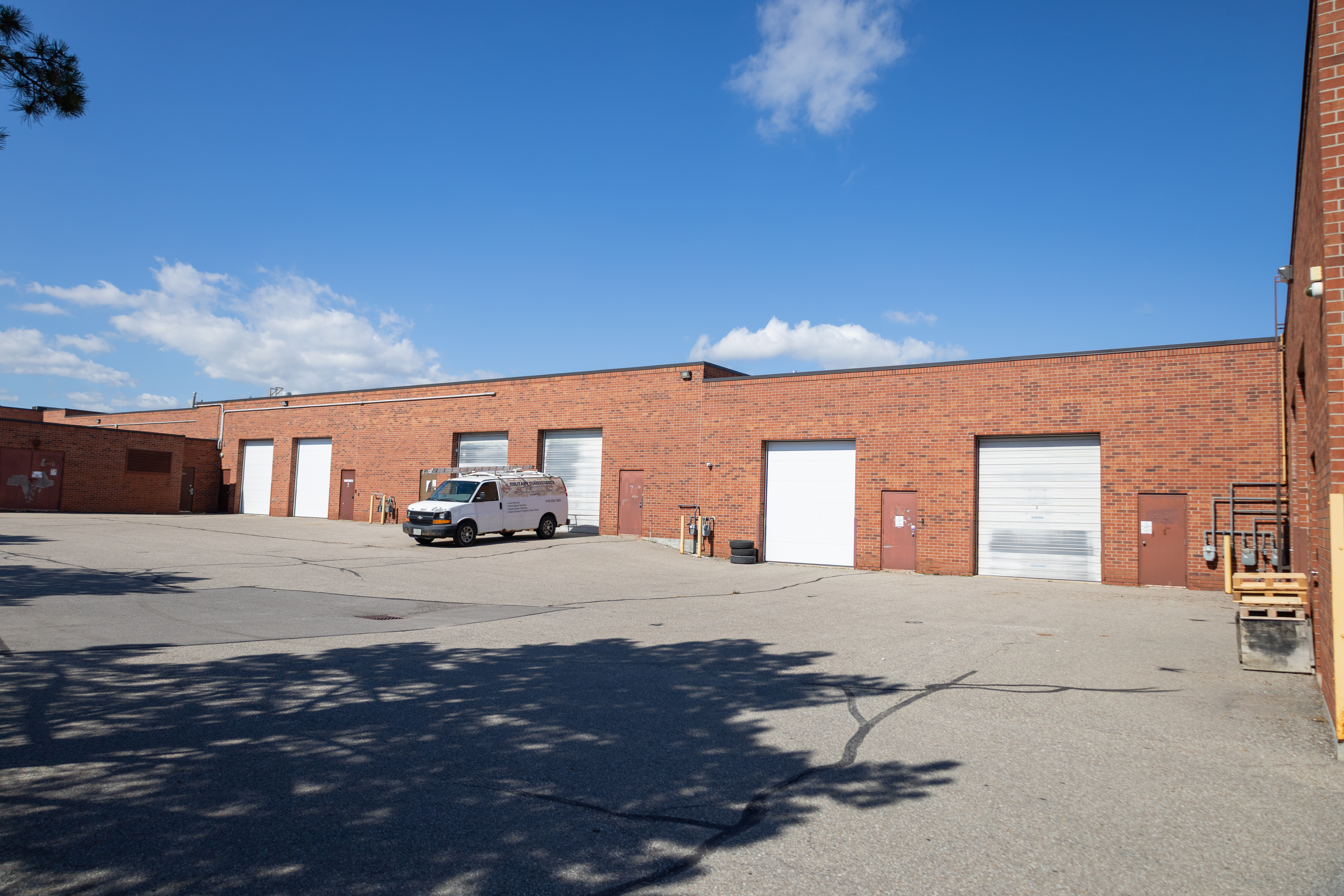 Exterior view of 215 Traders